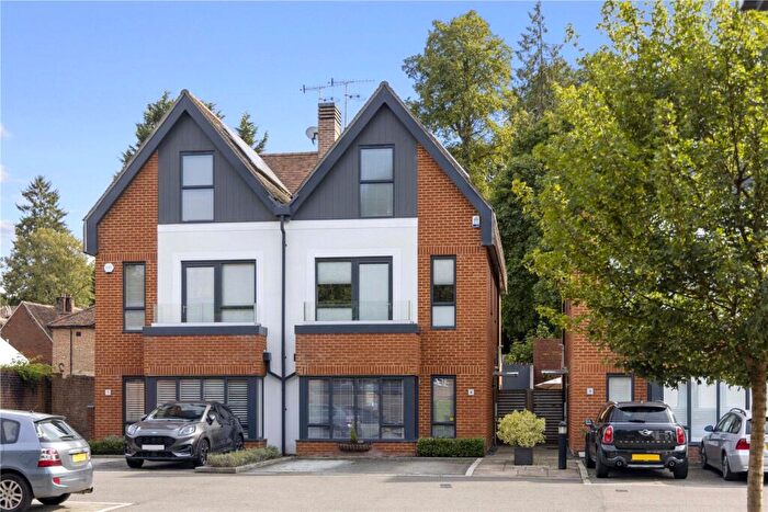 4 Bedroom Semi-Detached House For Sale In Chestnut Avenue, Guildford, Surrey, GU2