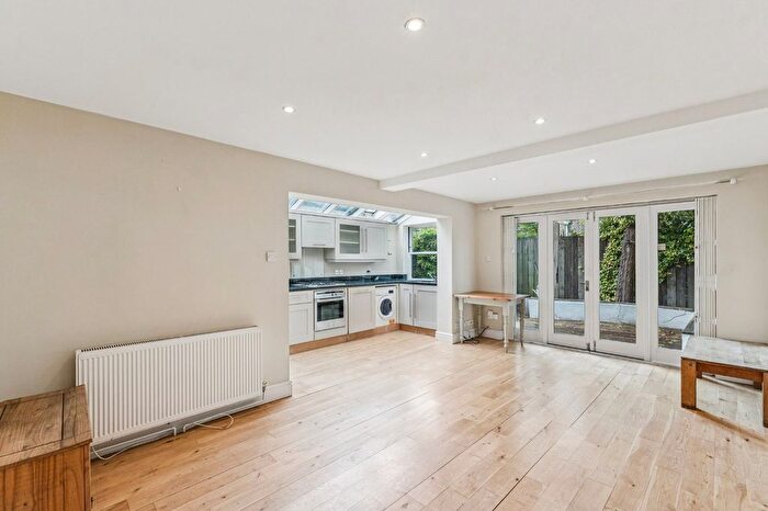 2 Bedroom Semi-Detached House To Rent In Tonsley Hill, Wandsworth Town, SW18