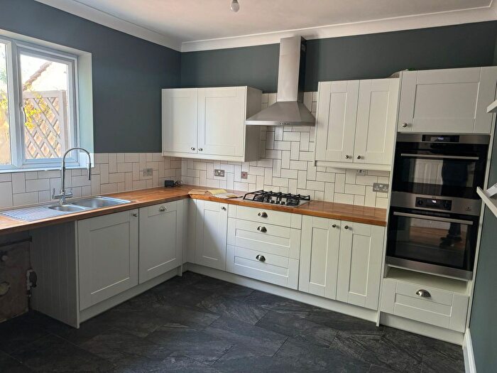 3 Bedroom Maisonette To Rent In Squirrels Heath Road, Romford, RM3