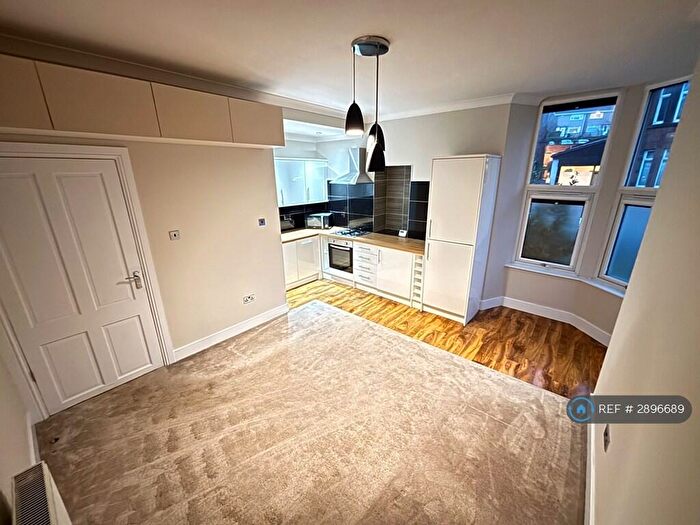 2 Bedroom Flat To Rent In Holmhead Place, Glasgow, G44