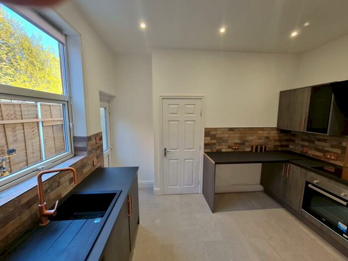 2 Bedroom Ground Flat To Rent In Hymers Avenue, Hull, HU3