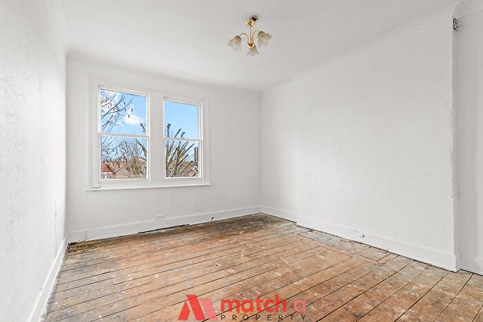 2 Bedroom Flat For Sale In The Avenue, Ealing, London, W13