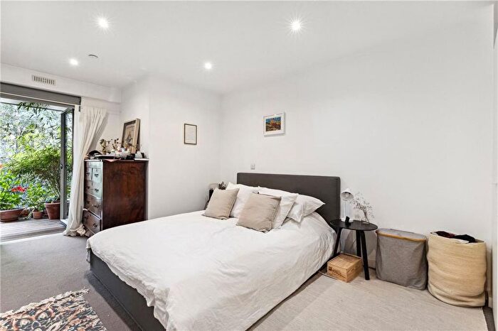 2 Bedroom Flat To Rent In Balham Hill, Balham, SW12