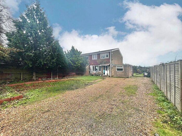 3 Bedroom Semi Detached House For Sale In Water Lane, Farnham, Surrey, GU9