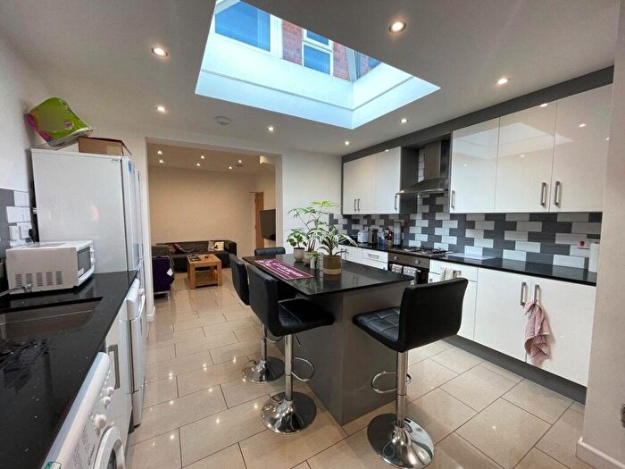 6 Bedroom End Of Terrace House To Rent In Sidmouth Street, Reading, RG1