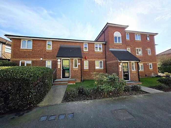 1 Bedroom Flat To Rent In Long Drive, Greenford, UB6