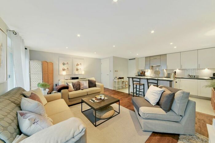 1 Bedroom Flat To Rent In Angel Point, City Road, Islington, EC1V
