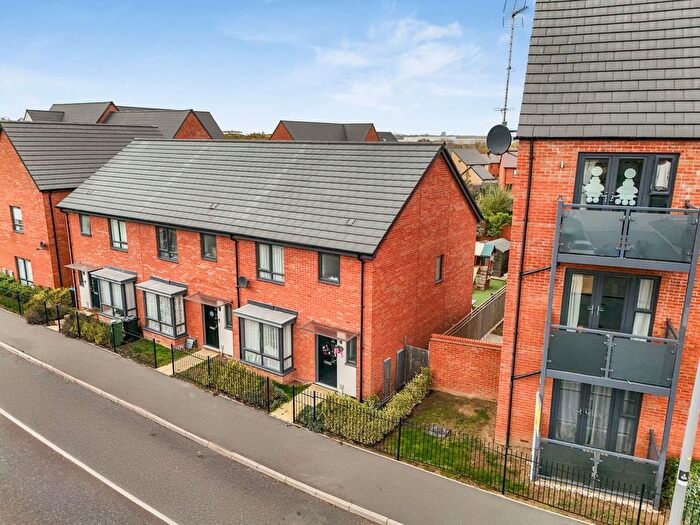 3 Bedroom End Of Terrace House For Sale In Burney Drive, Glebe Farm, Milton Keynes, MK17