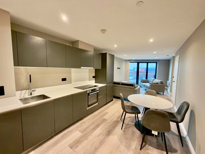 3 Bedroom Apartment To Rent In Springwell Gardens, Whitehall Road, Leeds City Centre, LS12