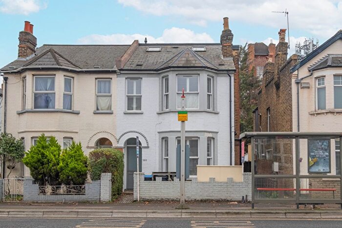 3 Bedroom Flat To Rent In Worple Road, London, SW20