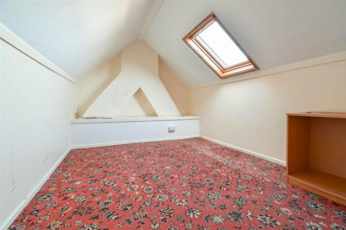 2 Bedroom Semi-Detached Bungalow For Sale In Tynewydd Road, Barry, CF62