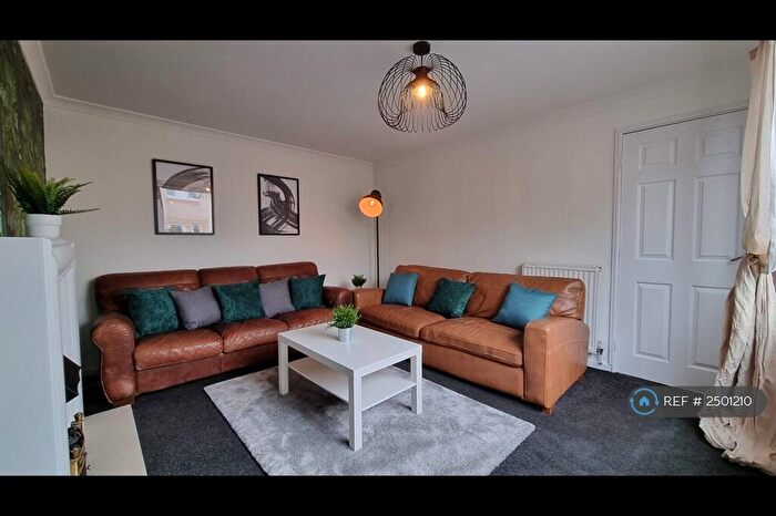 4 Bedroom Semi-Detached House To Rent In Woodbridge Vale, Leeds, LS6