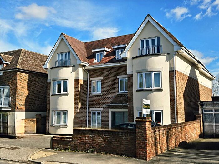 2 Bedroom Flat For Sale In Ladbroke Road, Redhill, Surrey, RH1
