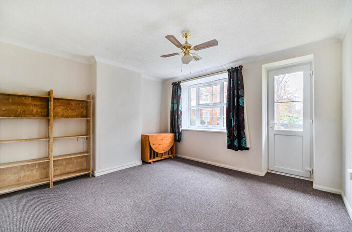 1 Bedroom Apartment For Sale In London Road, Mitcham, CR4