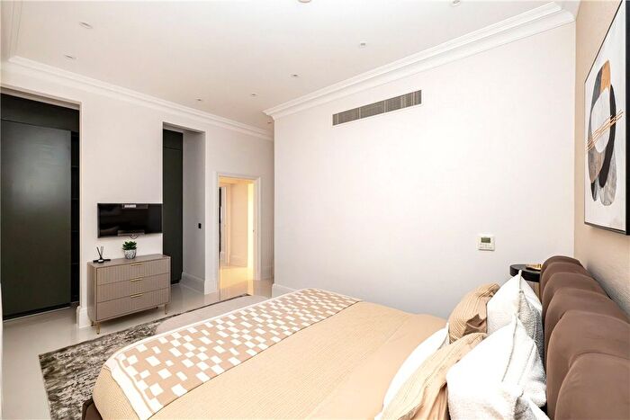 1 Bedroom Flat To Rent In Stratton Street, London, W1J