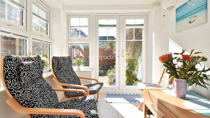 3 Bedroom Town House For Sale In Hawksmoor Grove, Bromley, BR2