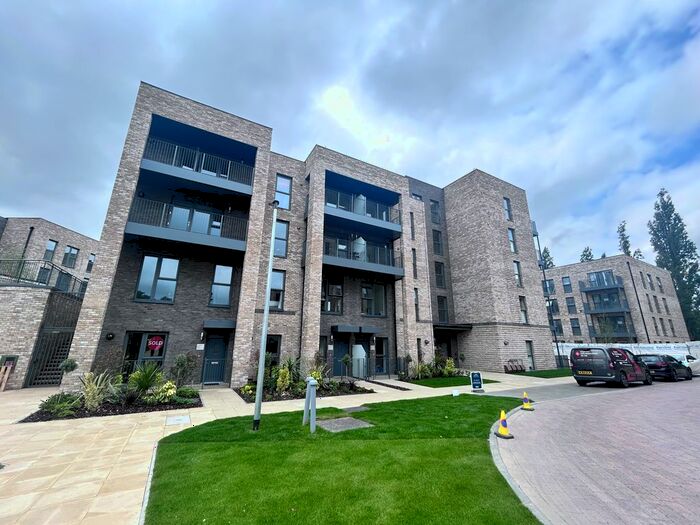 2 Bedroom Flat To Rent In Luctons Close, Loughton, Buckhurst Hill, IG10