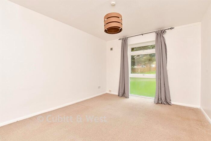 2 Bedroom Flat For Sale In Cheam Road, Sutton, Surrey, SM1