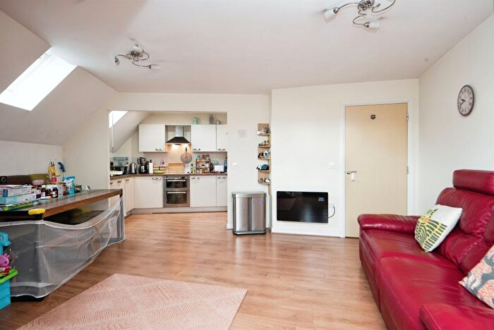 2 Bedroom Flat For Sale In Lockhart Road, Watford, WD17