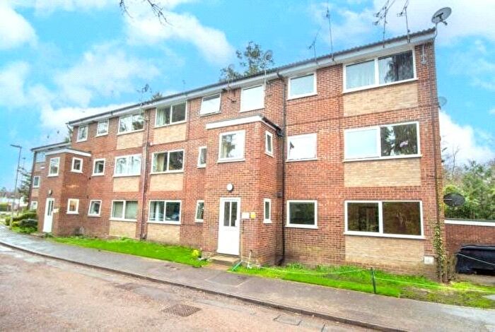 3 Bedroom Flat To Rent In Kings Road, Fleet, Hampshire, GU51