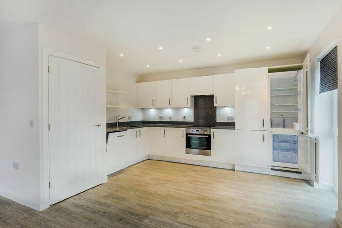 2 Bedroom Flat To Rent In Green Oak House, Ark Avenue, Borehamwood, WD6