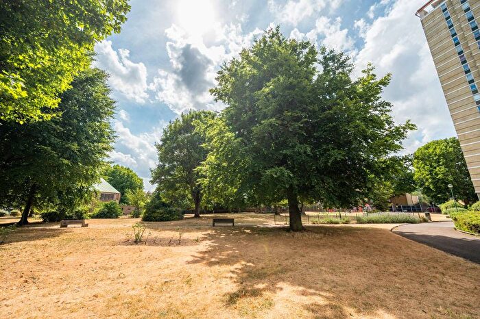 Studio To Rent In Avondale Square, South Bermondsey, London, SE1