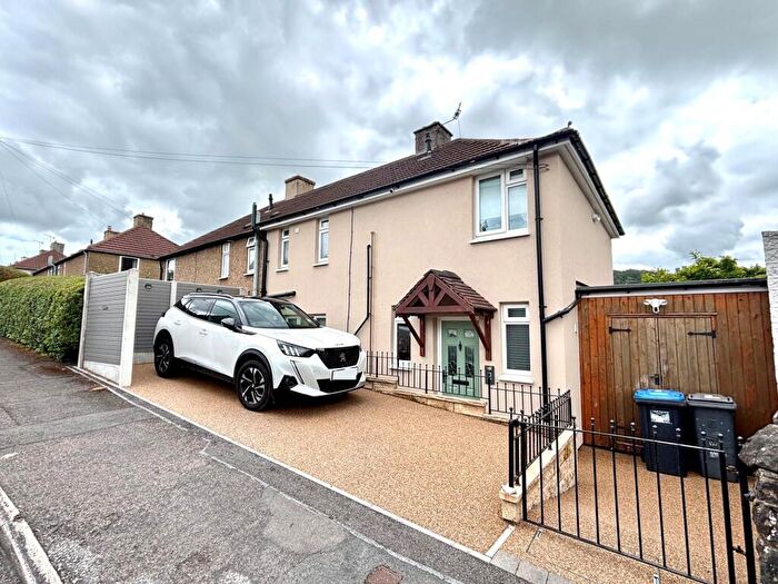 3 Bedroom Semi Detached House For Sale In Lynholmes Road, Matlock, DE4