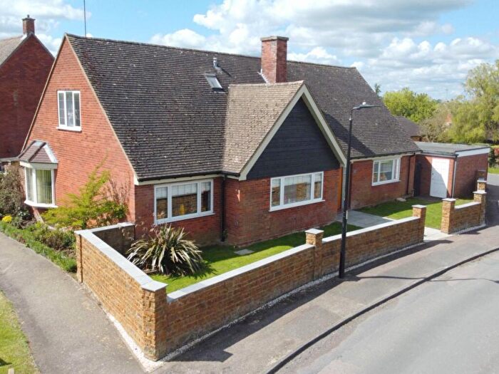 4 Bedroom Chalet For Sale In Marsh Lane, Milton Ernest, MK44