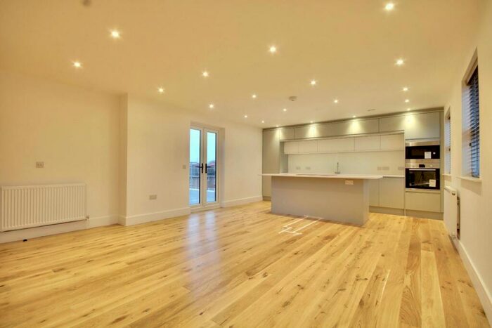 3 Bedroom Penthouse To Rent In High Street, Cosham, PO6
