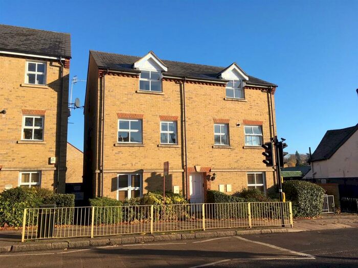 2 Bedroom Apartment To Rent In High Street, Berkhamsted, HP4