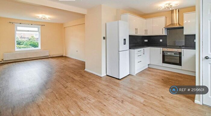 3 Bedroom Terraced House To Rent In Lymington Gardens, Nottingham, NG3