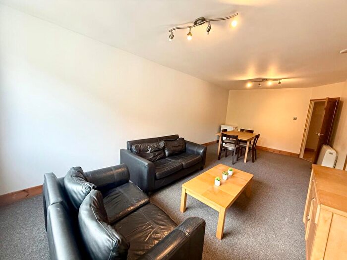 2 Bedroom Apartment For Sale In Malcolm Close, Nottingham, Nottinghamshire, NG3