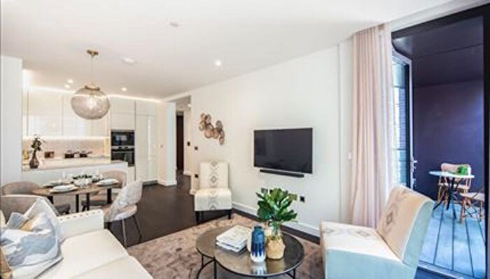 2 Bedroom Flat To Rent In Charles Clowes Walk, London, SW11