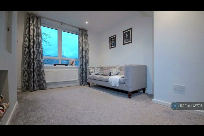 2 Bedroom Flat To Rent In Neptune Street, London, SE16