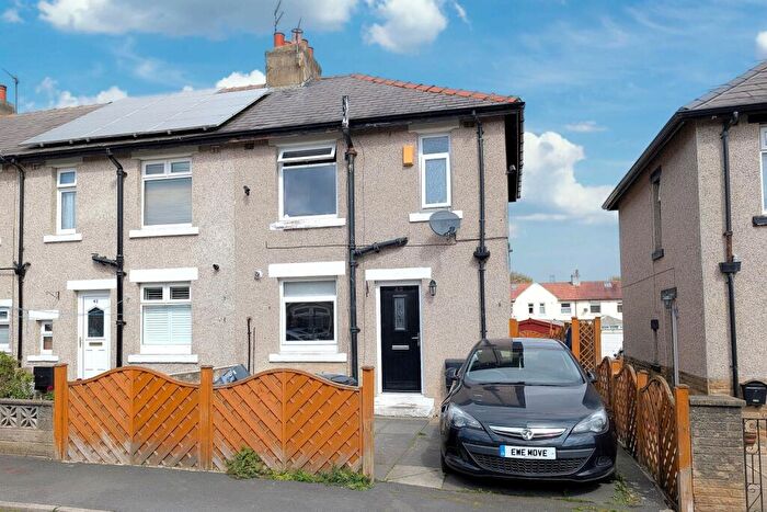 3 Bedroom End Of Terrace House For Sale In Well Grove, Brighouse, HD6