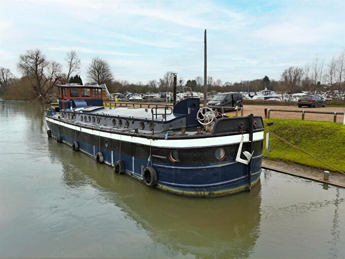 3 Bedroom House Boat For Sale In Unitan, Maidenhead, SL6