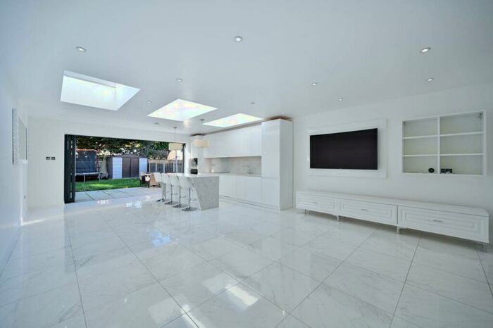 4 Bedroom Semi-Detached House To Rent In Porchester Road, Kingston, Kingston Upon Thames, KT1