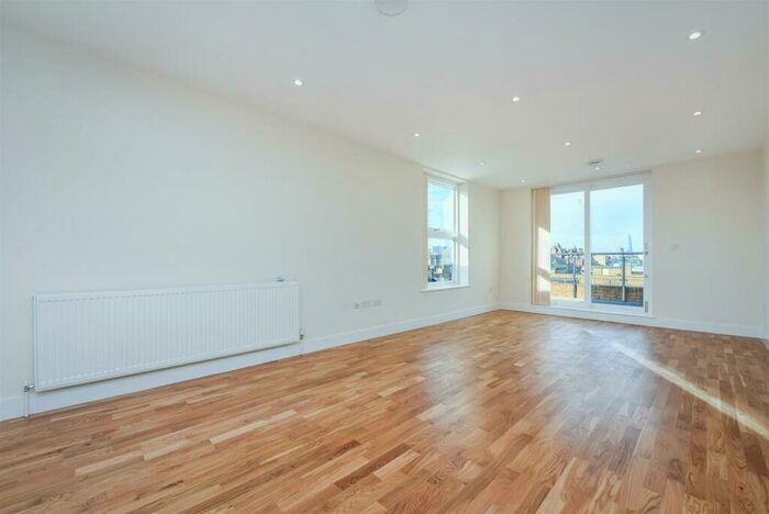 3 Bedroom Flat To Rent In Rye Lane Peckham London, SE15