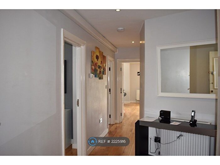 2 Bedroom Flat To Rent In Creative House, London, SW8