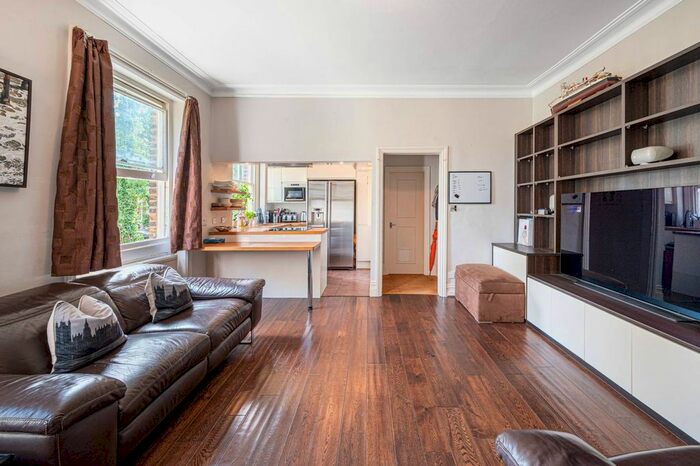 2 Bedroom Flat For Sale In Fitzjohns Avenue, Hampstead, London, NW3