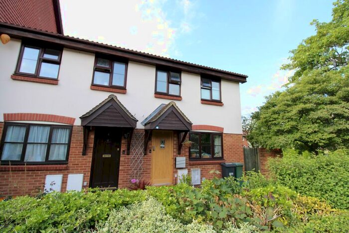 2 Bedroom End Of Terrace House To Rent In Redhill, Surrey, RH1