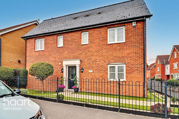 4 Bedroom Detached House For Sale In Temple Way, Rayleigh, SS6