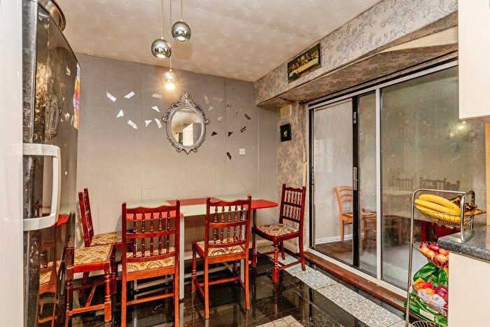 3 Bedroom Semi-Detached House For Sale In Machin Road, Bristol, BS10 - Photo 6