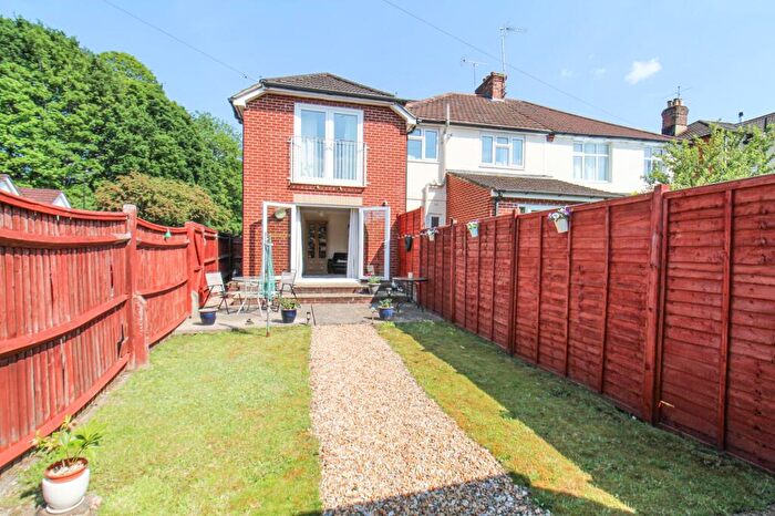 2 Bedroom End Of Terrace House For Sale In Beech Avenue, Bitterne Park, SO18