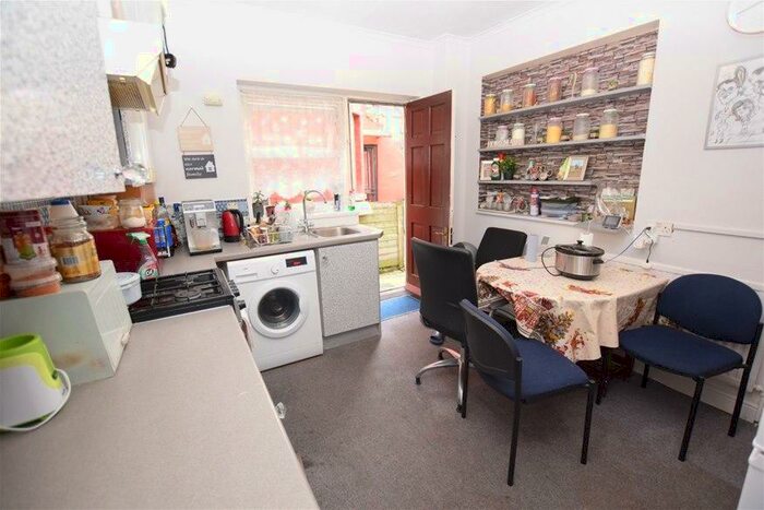 2 Bedroom Flat To Rent In Johnstone Road, East Ham, E6