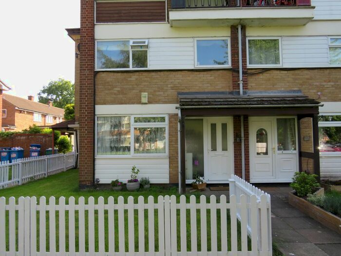 3 Bedroom Maisonette To Rent In Lambscote Close, Shirley, Solihull, B90