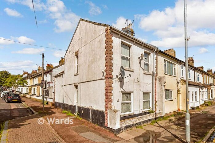 3 Bedroom End Of Terrace House For Sale In Canterbury Road, Folkestone, Kent, CT19