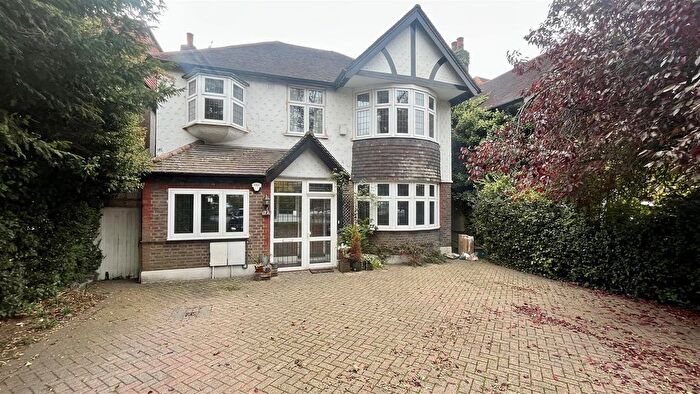 5 Bedroom Detached House To Rent In Cheam Road, Epsom, KT17