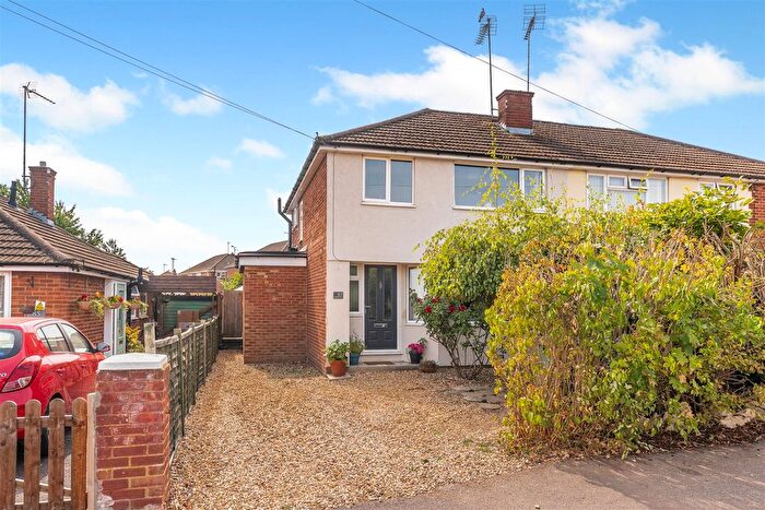 3 Bedroom Semi-Detached House For Sale In Ruscote Avenue, Banbury, OX16