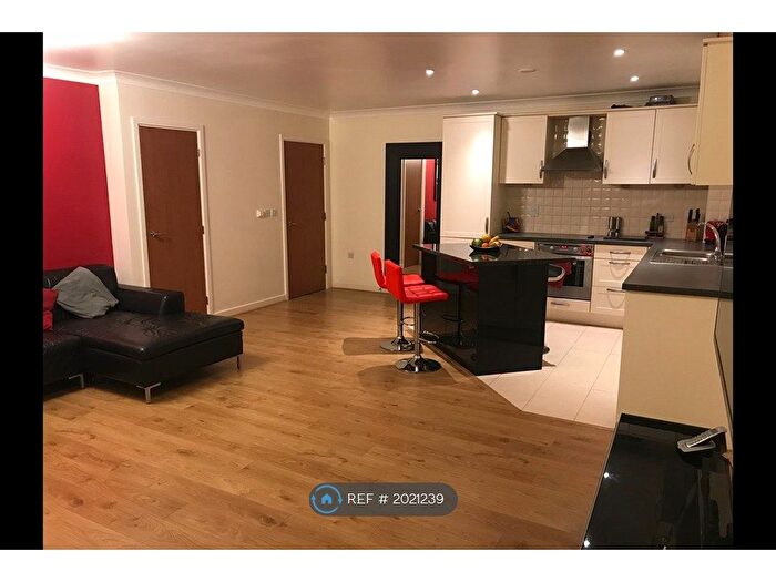 2 Bedroom Flat To Rent In Oak Tree Court, South Sutton, SM2